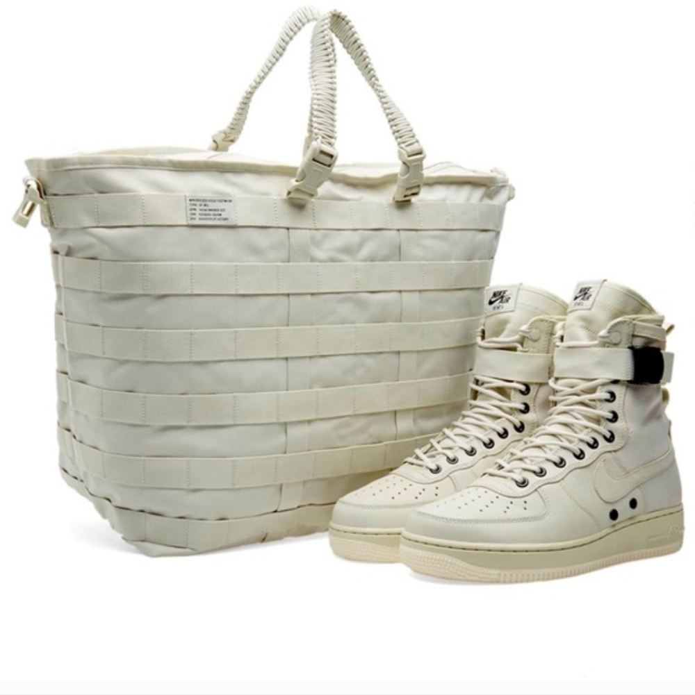 Nike W AirForce1 With Matching Tote